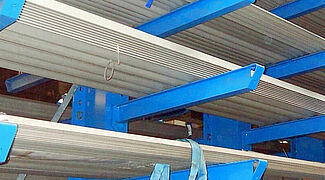 Scaffale cantilever - stoccaggio di metalli